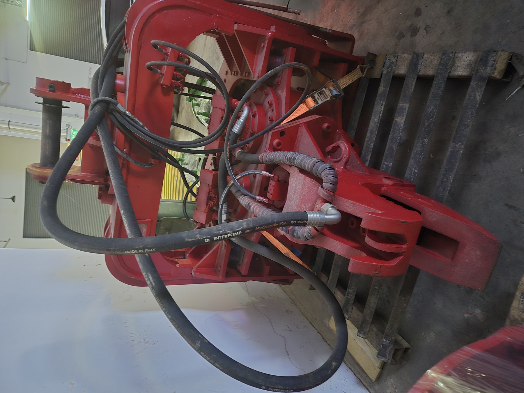 Detailed machinery support photo